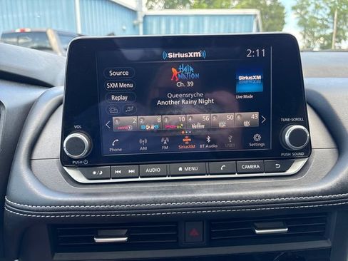 Used 2024 Nissan Rogue SV AWD/4WD image 16