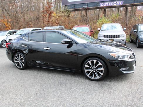 Used 2016 Nissan Maxima SR w/ Interior Lighting Package image 5