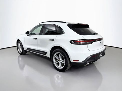 Certified 2022 Porsche Macan AWD/4WD image 3