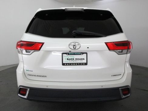 Used 2018 Toyota Highlander Limited FWD image 8
