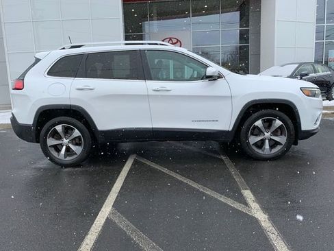 Used 2019 Jeep Cherokee Limited image 2