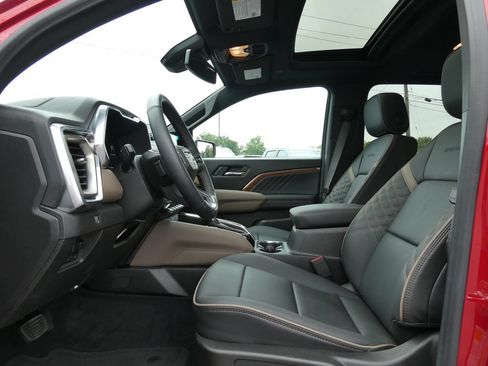 Certified 2025 GMC Canyon Denali AWD/4WD image 22