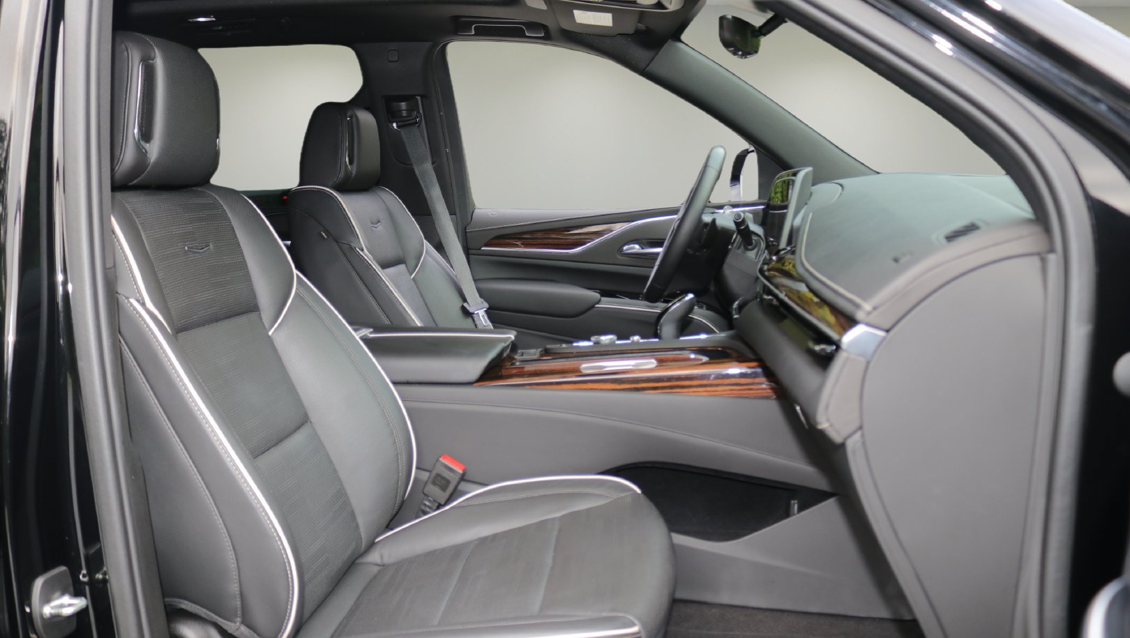 Used 2023 Cadillac Escalade ESV Premium Luxury AWD/4WD image 18