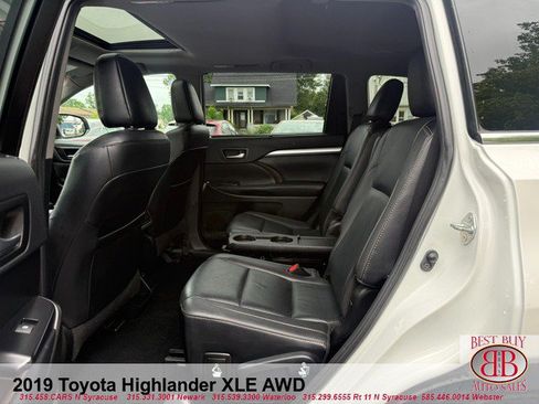 Used 2019 Toyota Highlander XLE AWD/4WD image 12