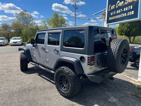 Used 2018 Jeep Wrangler Unlimited Sport S AWD/4WD image 2