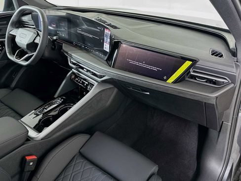 New 2025 Audi SQ5 Prestige image 28