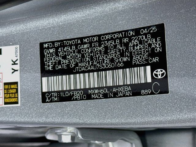 Certified 2025 Toyota Prius LE FWD image 31