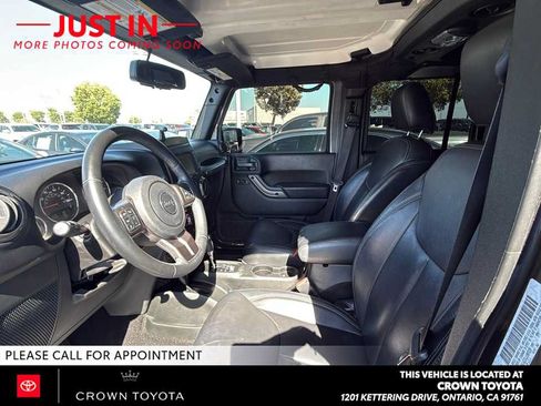 Used 2018 Jeep Wrangler Unlimited Sahara AWD/4WD image 3