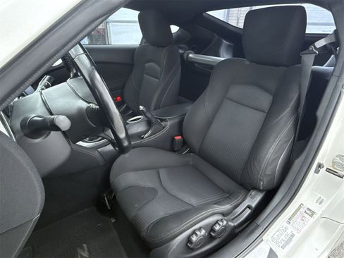 Used 2016 Nissan 370Z w/ Sport Package image 10