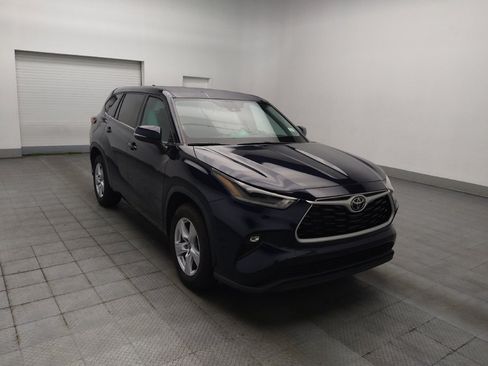 Used 2021 Toyota Highlander LE FWD image 13