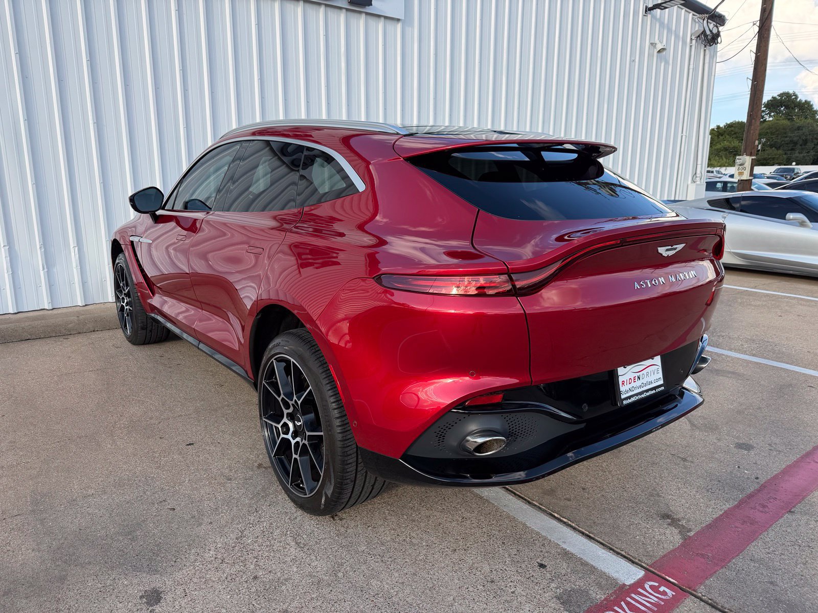 Used 2021 Aston Martin DBX AWD/4WD image 4