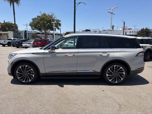 Used 2023 Lincoln Aviator Reserve w/ Equipment Group 201A RWD image 4