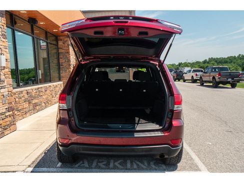 Used 2018 Jeep Grand Cherokee Laredo AWD/4WD image 26