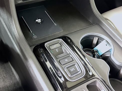 Used 2024 Honda Pilot Touring image 14