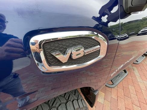 Used 2022 Nissan Titan SV AWD/4WD image 29