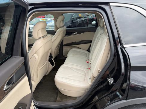 Used 2017 Lincoln MKX Reserve w/ Lincoln MKX Climate Package image 12