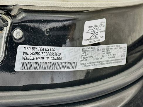 Used 2023 Chrysler Pacifica Touring-L FWD image 35