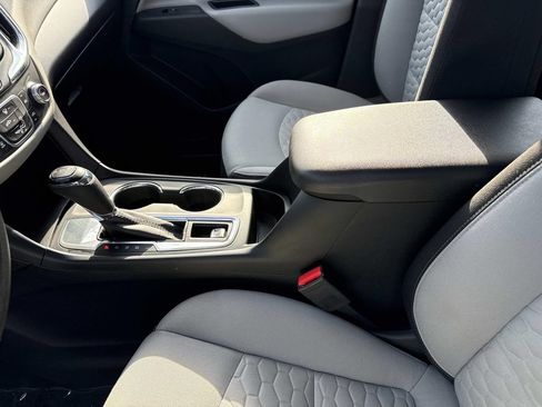 Used 2020 Chevrolet Equinox LS FWD image 16