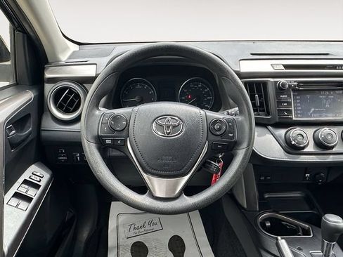 Used 2018 Toyota RAV4 LE FWD image 12