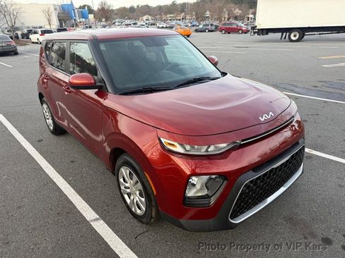 Used 2022 Kia Soul LX image 2