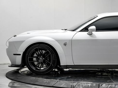 Used 2018 Dodge Challenger SRT Hellcat RWD image 9