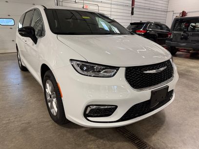New 2026 Chrysler Pacifica Select