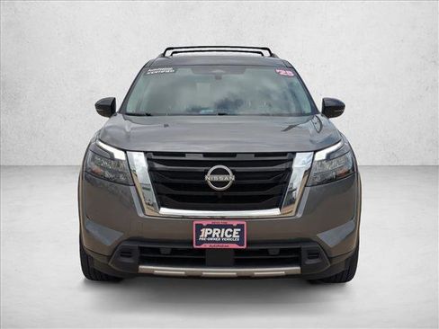 Used 2025 Nissan Pathfinder Platinum w/ Cargo Package AWD/4WD image 2
