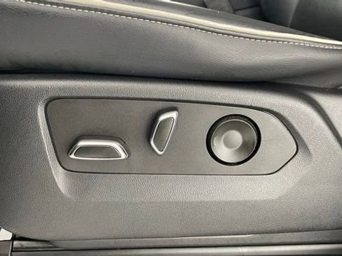 Used 2022 Cadillac Escalade ESV Premium Luxury image 36