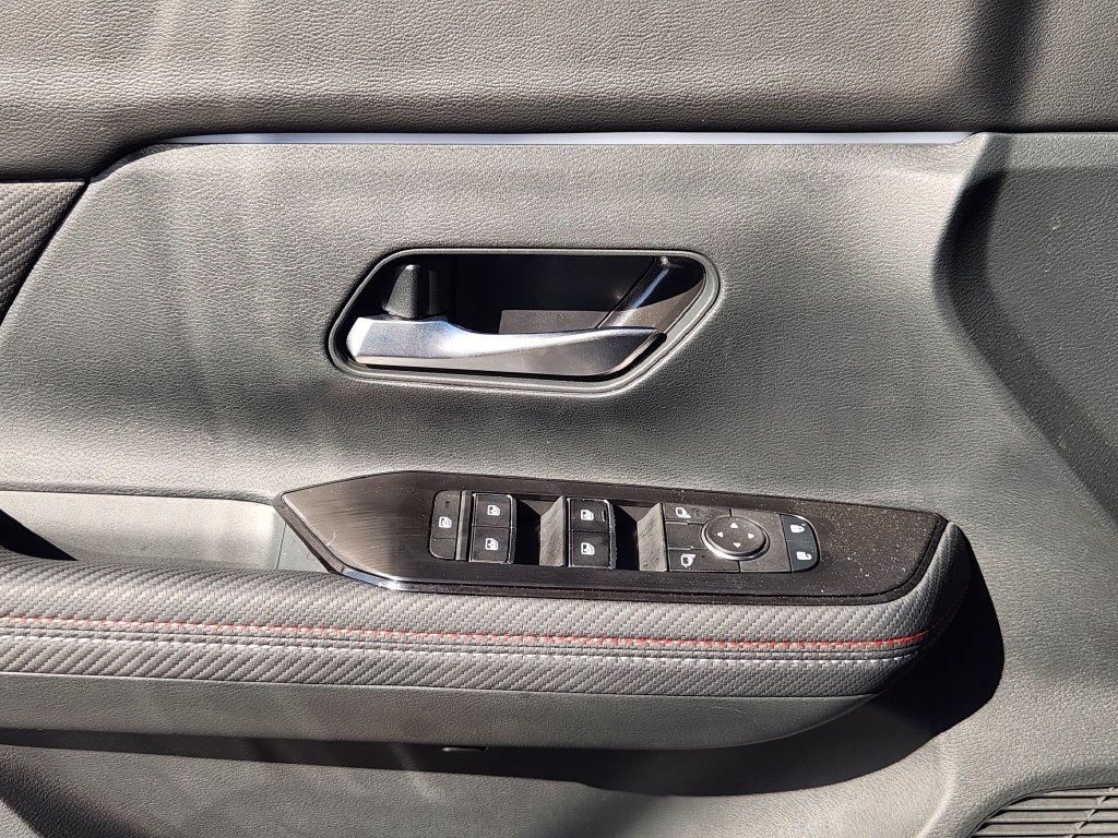 Used 2026 Nissan Kicks SR w/ SR Premium Package FWD image 23
