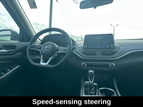 Used 2025 Nissan Altima 2.5 SR image 11