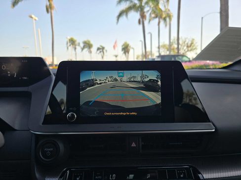 Used 2025 Toyota Prius XLE FWD image 29