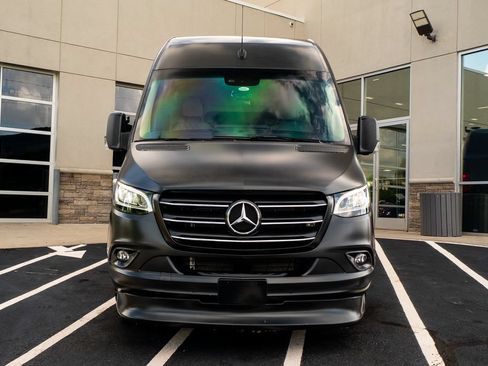 Used 2023 Mercedes-Benz Sprinter 3500 image 3