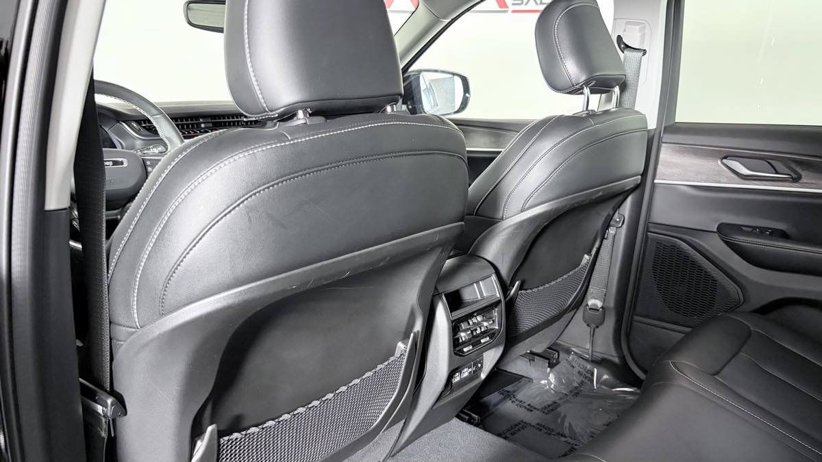 Used 2023 Jeep Grand Cherokee Limited AWD/4WD image 27