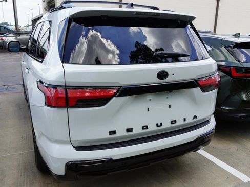 Used 2024 Toyota Sequoia Platinum image 5