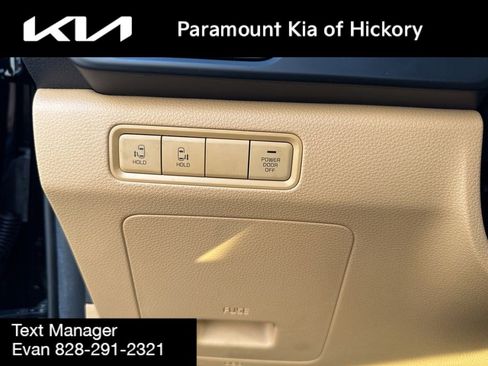 Used 2024 Kia Carnival LX image 25