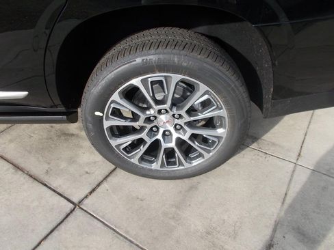 New 2026 GMC Yukon Denali w/ Denali Reserve Package image 10