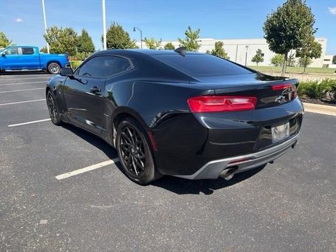 Used 2018 Chevrolet Camaro LT RWD image 9