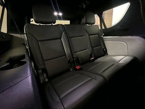 Used 2025 Chevrolet Suburban Z71 AWD/4WD image 23
