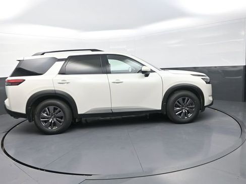 Used 2023 Nissan Pathfinder SV AWD/4WD image 34