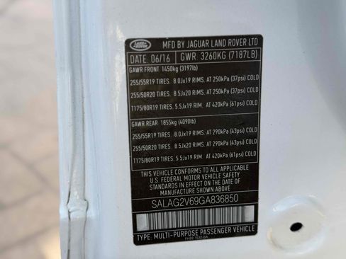 Used 2016 Land Rover LR4 HSE Silver Edition AWD/4WD image 35