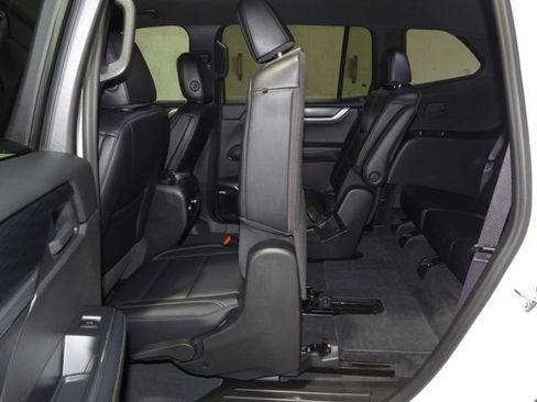 Certified 2026 GMC Acadia Elevation w/ Elevation Premium Package AWD/4WD image 40
