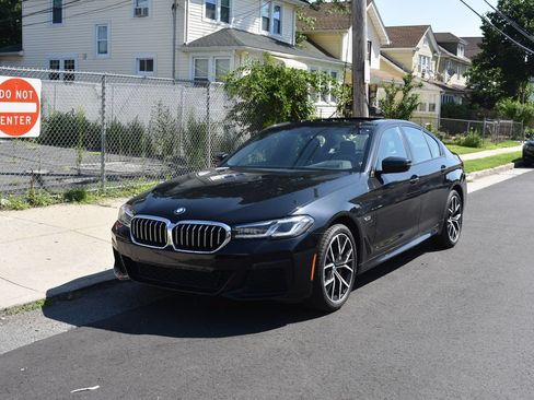 Used 2023 BMW 530e xDrive AWD/4WD image 3