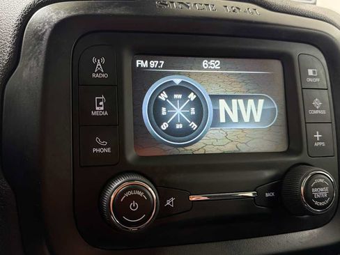 Used 2017 Jeep Renegade Trailhawk w/ Popular Equipment Group AWD/4WD image 20