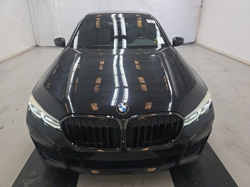 Used 2021 BMW 740i w/ M Sport Package image 2