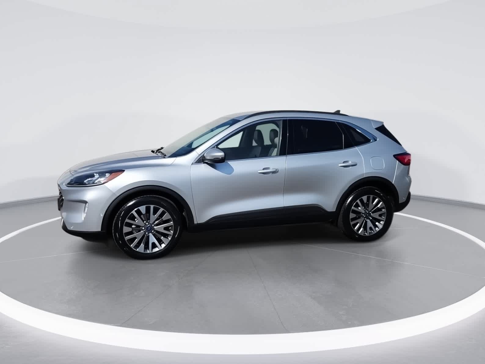 Used 2020 Ford Escape Titanium AWD/4WD image 4