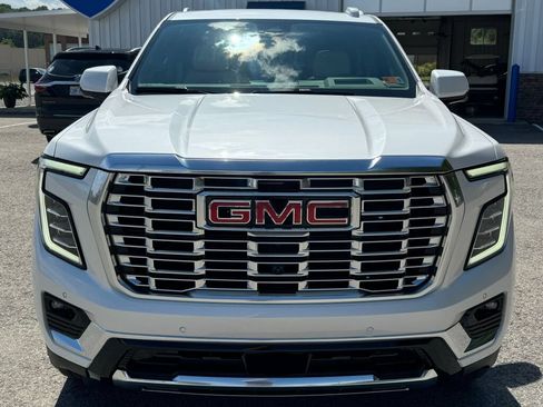 Used 2025 GMC Yukon XL Denali w/ Sun & Power Step Package AWD/4WD image 2