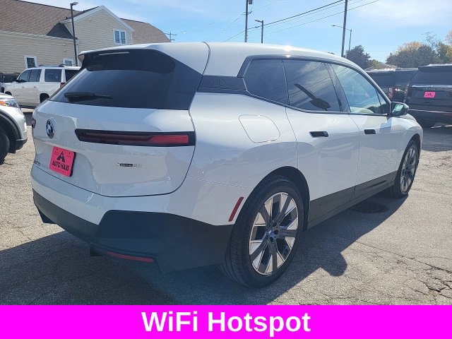 Used 2024 BMW iX xDrive50 w/ Premium Package AWD/4WD image 12
