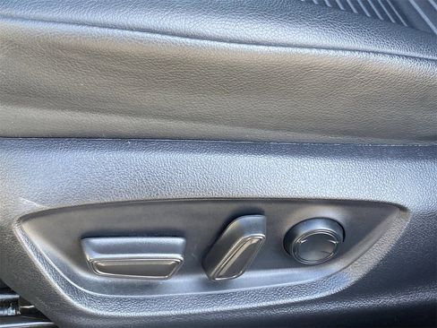 Used 2023 Toyota Camry SE image 19