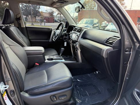 Used 2016 Toyota 4Runner SR5 image 27