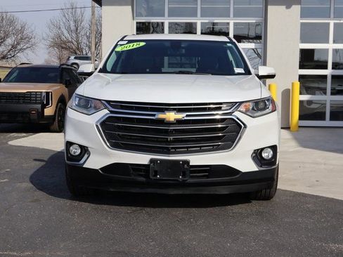 Used 2018 Chevrolet Traverse LT image 3